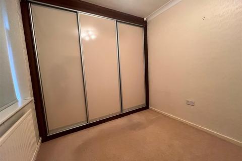 2 bedroom house to rent, Canons Close, Bolton