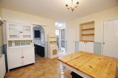 2 bedroom terraced house to rent, Rodbourne Road, Swindon SN2