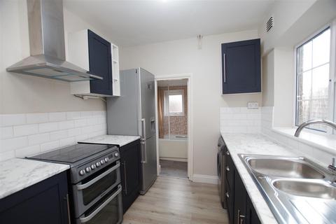 2 bedroom terraced house to rent, Rodbourne Road, Swindon SN2