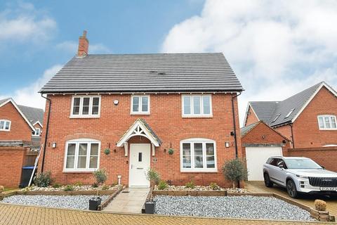 3 bedroom detached house to rent, Sanders Drive, Northampton NN3