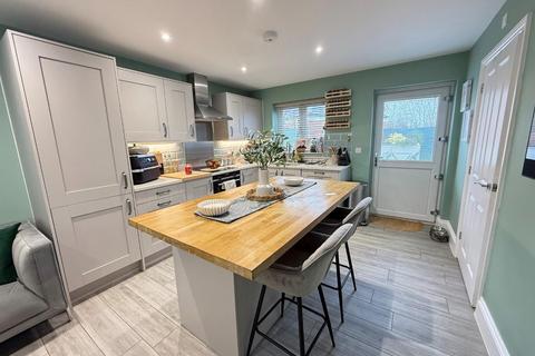 3 bedroom detached house to rent, Sanders Drive, Northampton NN3