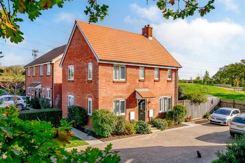 3 bedroom detached house for sale, Rhodes Way, Billingshurst