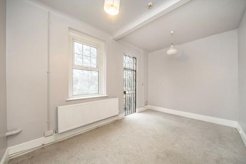 4 bedroom flat to rent, Dressington Avenue, London SE4