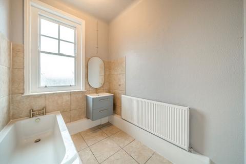 4 bedroom flat to rent, Dressington Avenue, London SE4