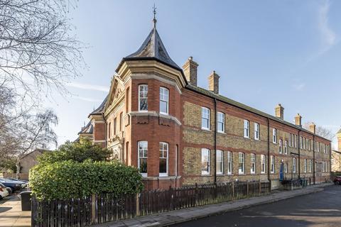 4 bedroom flat to rent, Dressington Avenue, London SE4