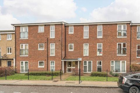 2 bedroom flat to rent, Calypso Crescent, London SE15