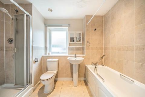 2 bedroom flat to rent, Calypso Crescent, London SE15