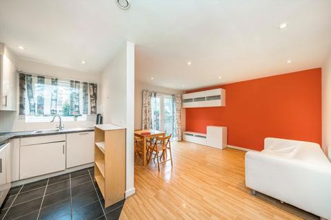 2 bedroom flat to rent, Calypso Crescent, London SE15