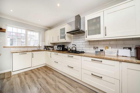 4 bedroom semi-detached house for sale, Howard Close, London W3