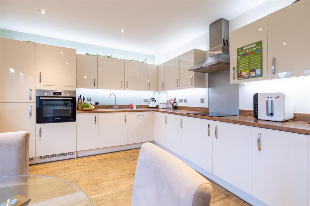 Kitchen 2 .jpg