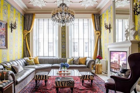 3 bedroom flat for sale, London SW7