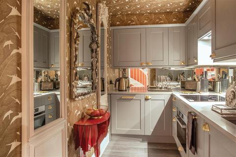 3 bedroom flat for sale, London SW7