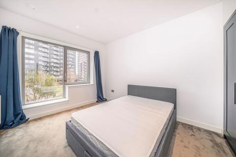 2 bedroom flat to rent, Botanic Square, London E14
