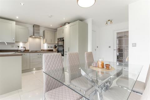 3 bedroom semi-detached house for sale, Rowan Crescent, Leeds