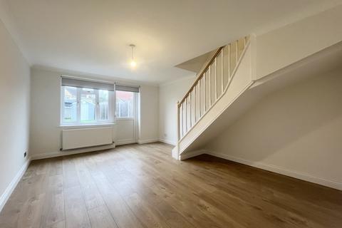 2 bedroom terraced house to rent, Epping Way, CM8