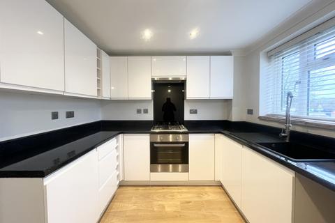 2 bedroom terraced house to rent, Epping Way, CM8