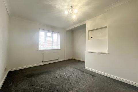2 bedroom terraced house to rent, Epping Way, CM8