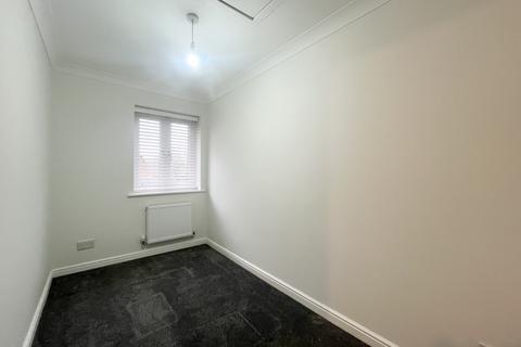 2 bedroom terraced house to rent, Epping Way, CM8