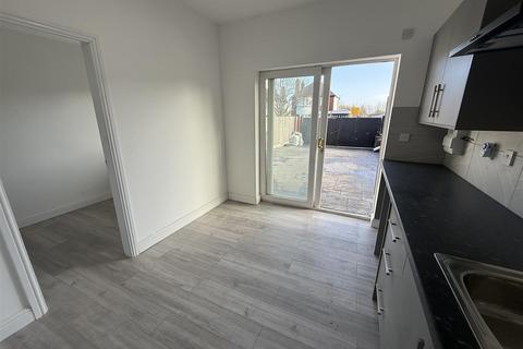 2 bedroom flat to rent, Benson Avenue, Wolverhampton