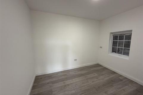 2 bedroom flat to rent, Benson Avenue, Wolverhampton