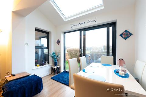 3 bedroom semi-detached house for sale, Belle Vue Park West, Ashbrooke, Sunderland
