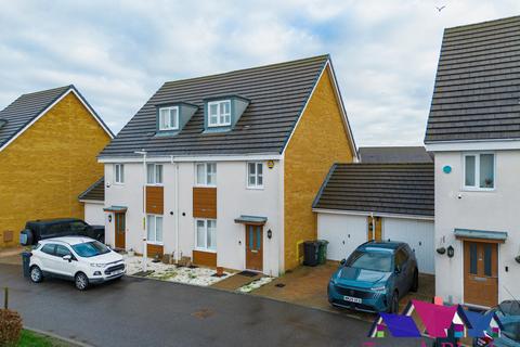 4 bedroom semi-detached house to rent - Tyndal Way, Dartford DA1