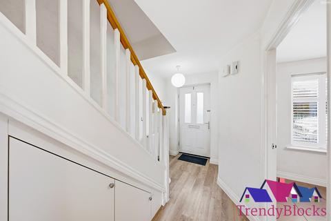 4 bedroom semi-detached house to rent, Tyndal Way, Dartford DA1
