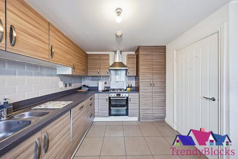 4 bedroom semi-detached house to rent, Tyndal Way, Dartford DA1