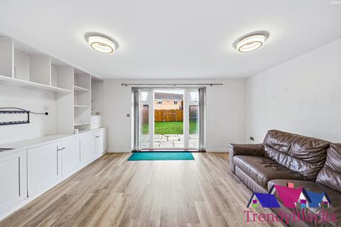 4 bedroom semi-detached house to rent, Tyndal Way, Dartford DA1