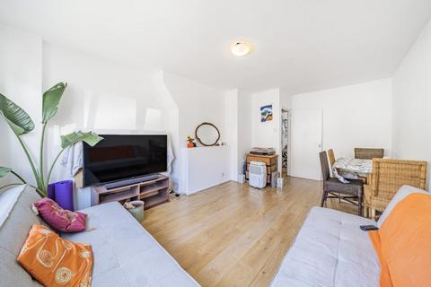 3 bedroom flat to rent, Stockwell Road, London, SW9
