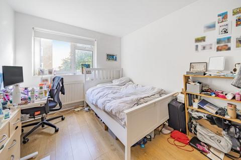 3 bedroom flat to rent, Stockwell Road, London, SW9