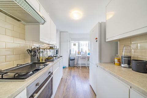 3 bedroom flat to rent, Stockwell Road, London, SW9