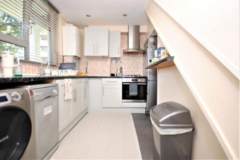 3 bedroom flat to rent, Walworth Place London SE17