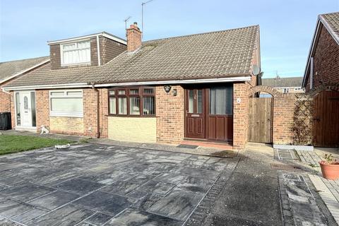 2 bedroom semi-detached bungalow to rent, Sherburn Close, Middlesbrough