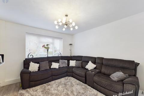 3 bedroom terraced house for sale, Henry Road, Aylesbury
