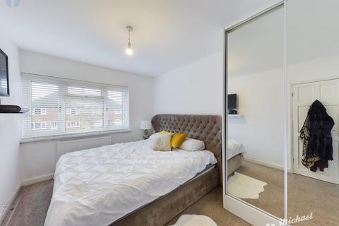 3 bedroom terraced house for sale, Henry Road, Aylesbury