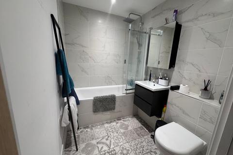 2 bedroom apartment to rent, High Street, London, Greater London. E17 7BH
