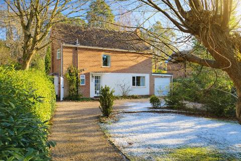 3 bedroom detached house for sale - Portsmouth Road, CAMBERLEY GU15