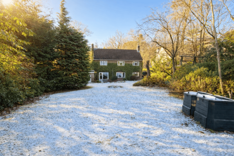 3 bedroom detached house for sale, Portsmouth Road, CAMBERLEY GU15