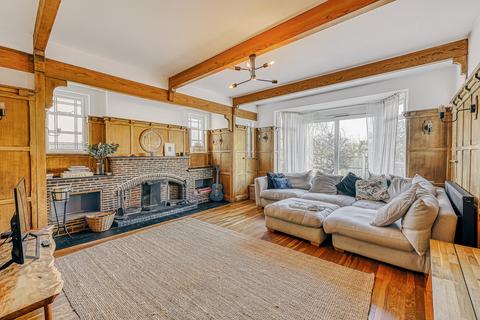4 bedroom detached house to rent, Marine Parade, Leigh-on-sea, SS9