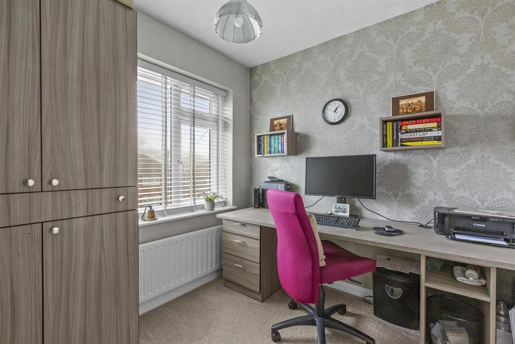 35 Ellsworth Rd, HP11 2 TU-3.jpg