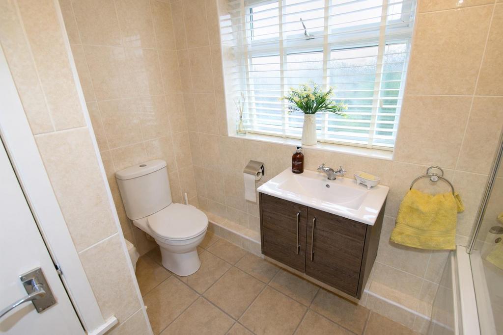 Bathroom 1.jpeg