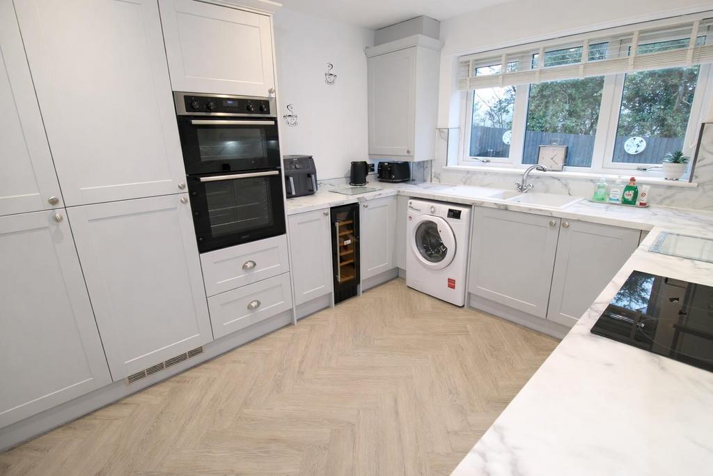 Kitchen 1.jpeg