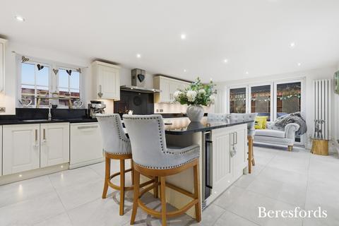 5 bedroom detached house for sale, Ickworth Close, Great Notley, CM77