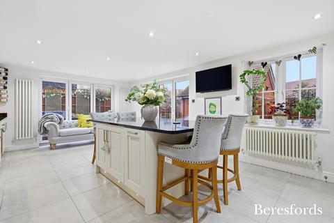 5 bedroom detached house for sale, Ickworth Close, Great Notley, CM77