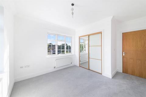 1 bedroom apartment to rent, Chipstead Road, Banstead