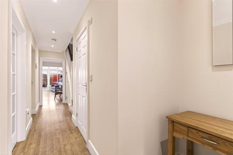 4 bedroom end of terrace house for sale, Shaftesbury Place, Rustington, Littlehampton, West Sussex, BN16