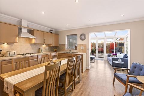 4 bedroom end of terrace house for sale, Shaftesbury Place, Rustington, Littlehampton, West Sussex, BN16