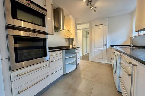 3 bedroom detached bungalow to rent, Heath Park, Newton Abbot, TQ12 4JQ