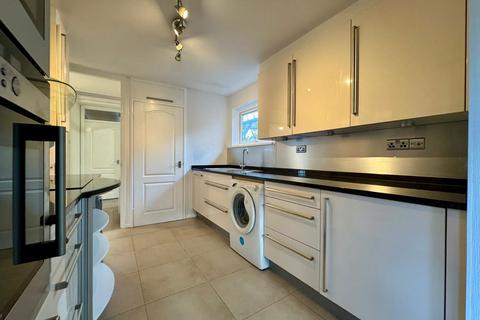 3 bedroom detached bungalow to rent, Heath Park, Newton Abbot, TQ12 4JQ